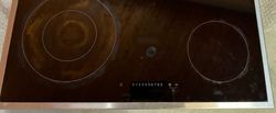 Touch buttons on the main plate of a cooker